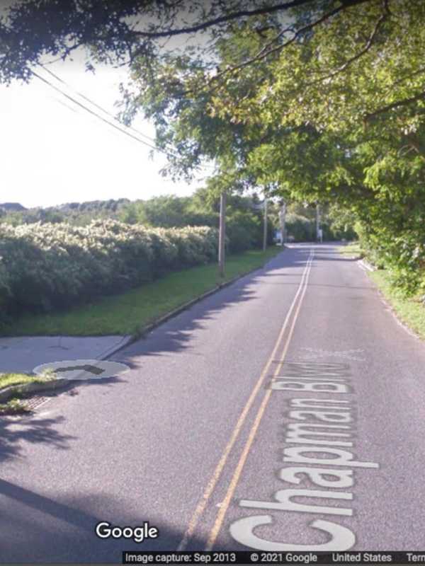 Long Island Teen Airlifted After SUV Crashes Into Tree, Police Say