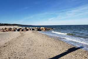 Four Stranded In Raft On Long Island Rescued