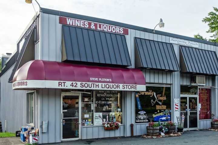 Man Throws Bottle In Liquor Store, Seriously Injures Clerk In Area, Police Say