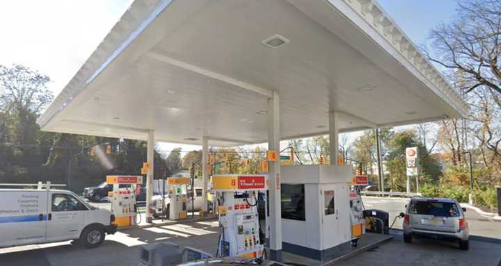 River Road Shell station, Summit