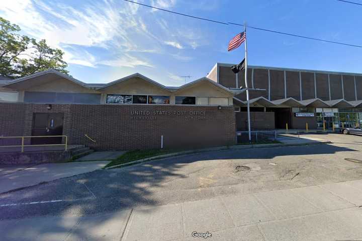 Two Nabbed For Stealing Mail From HIcksville Post Office, Police Say