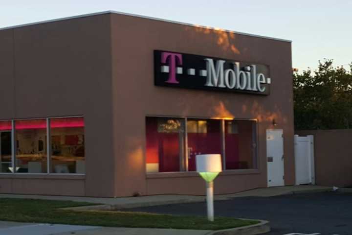 Long Island T-Mobile Store Robbed Of Apple Watches, Phones, Police Say