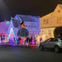 <p>Forest Avenue Christmas, Lyndhurst</p>