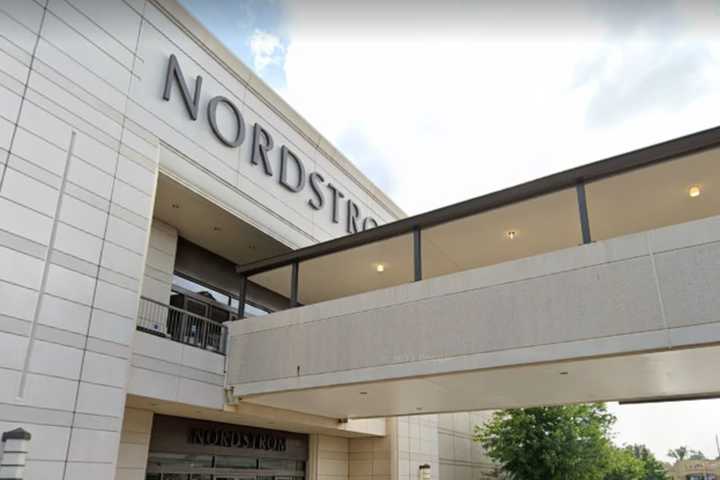 Unaccompanied Minors Banned From Popular NJ Mall Day After Christmas