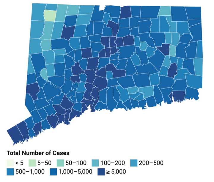 This map shows the distribution of COVID-19 cases, deaths, and tests since the beginning of the pandemic. Darker colors indicate towns with more cases.