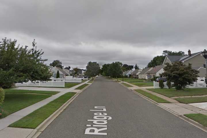 Suspect At Large After Armed Robbery Outside Long Island Home, Police Say