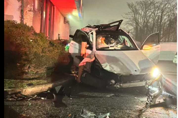 Drunk Driver Crashes Into Parked Cars In East Farmingdale