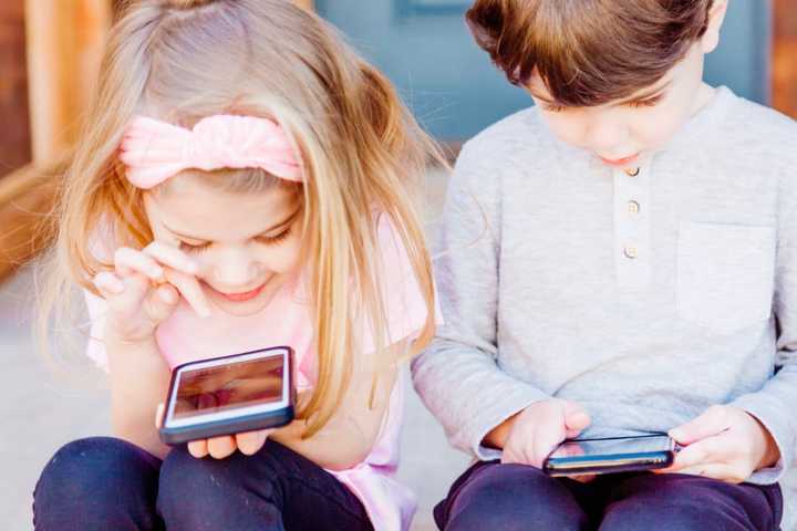 Here's Percentage Of Parents Who Fear Their Kids Are Becoming ‘Internet Zombies,' Survey Says