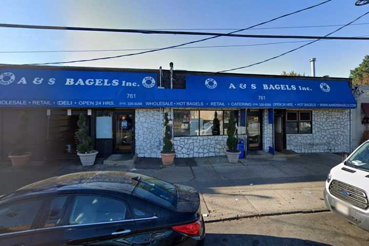 This Eatery Serves Up Best Bagels On Long Island, Voters Say