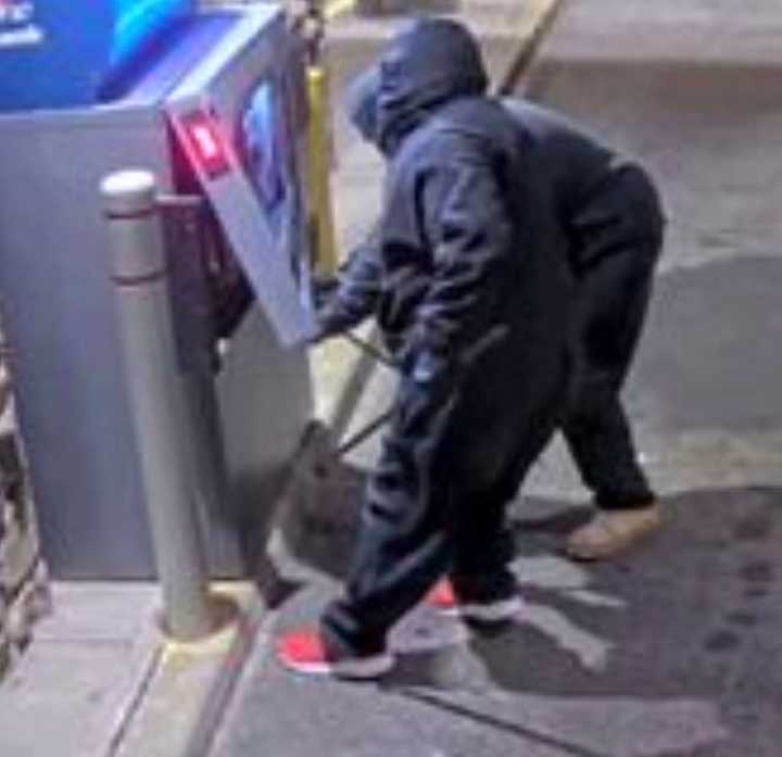 Two men are wanted after damaging an ATM and attempting to steal it in Southampton.