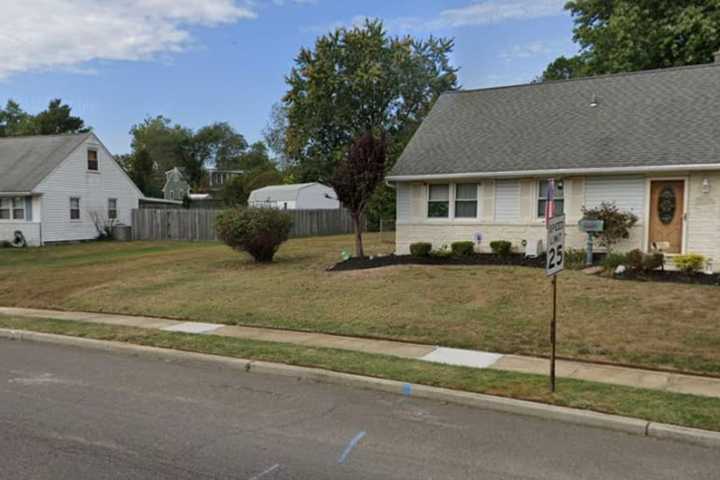 Car Crashes Into House In South Jersey (DEVELOPING)