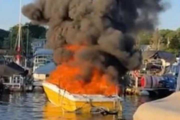 Lake Hopatcong Boat Fire Spreads, Damages Surrounding Vessels, Docks (PHOTOS)