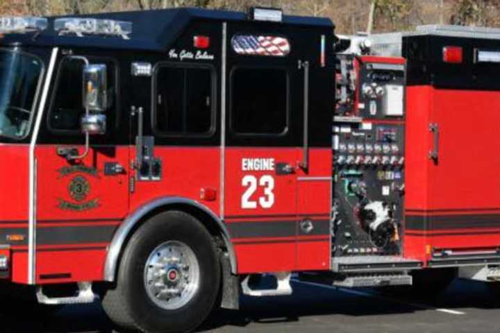 Central Jersey Firefighters Knock Down Blaze Spreading From 4 Vehicles To Business: Police