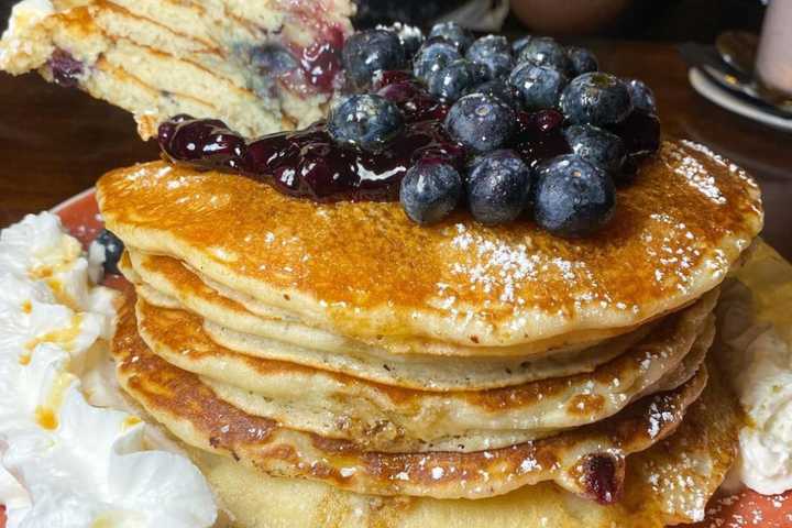 Popular NYC Eatery Carnegie Diner Heads To North Jersey