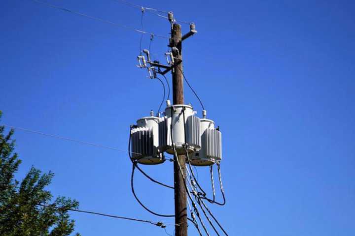 Naked DC Man Attempts To Swing On Power Lines: Unconfirmed Reports