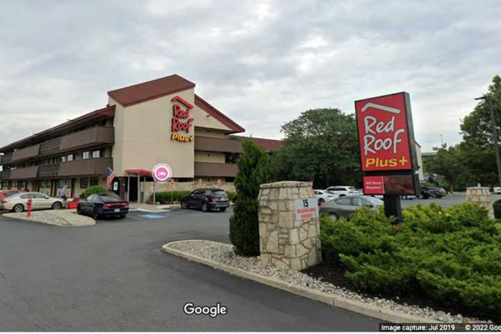 Dad Shoves Unfed Child To Ground As Punishment Outside Secaucus Hotel: Police