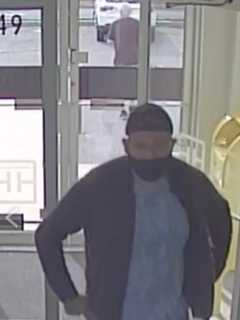 Detectives Seek Public's Help Identifying Bank Robbery Suspect: Prosecutor