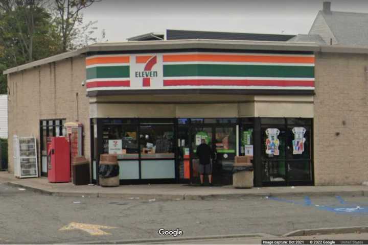 Knifepoint Robber Beats Fleeing 7-Eleven Customer In Bayonne: Police