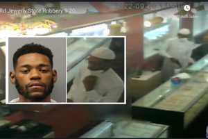 Maryland Gunman Calmly Robs Virginia Jewelry Store (VIDEO): Police