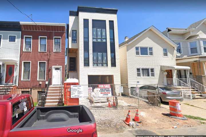 Construction Workers Find Body At Jersey City Site