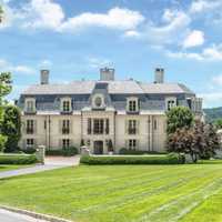 <p>The River Road residence is going for a record price.</p>