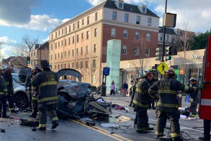 Crash Outside National Zoo Sends 7 To Hospital, 3 Critical, Officials Say (DEVELOPING)