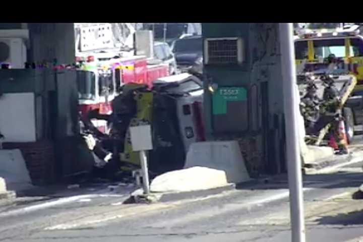 Ambulance Overturns At Garden State Parkway Essex County Toll Plaza