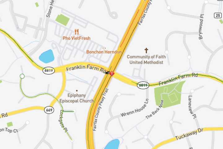 Multi-Car Crash Closes Fairfax County Parkway Intersection