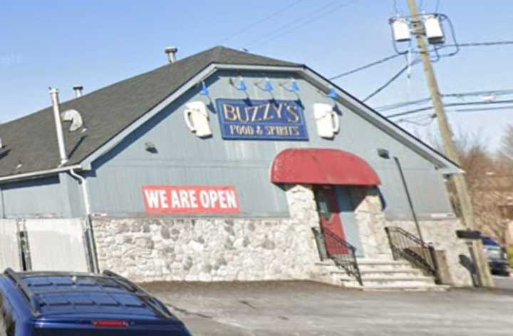 Buzzy&#x27;s Food &amp; Spirits