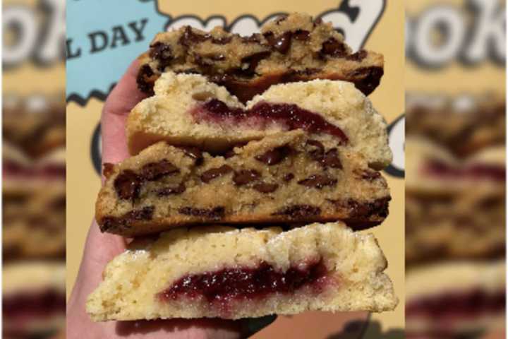 Childhood Besties' Popular Cookie Chain Sets Opening Date In Arlington