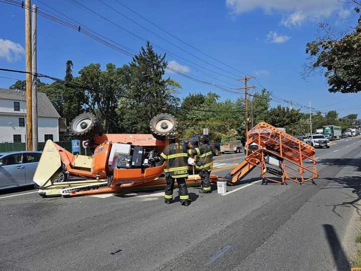 The crash scene (Photo courtesy The Lakewood Scoop)