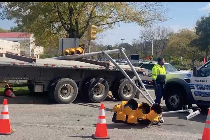 TIGHT TURN: Tractor Trailer Topples Traffic Signal In Paramus (VIDEO)