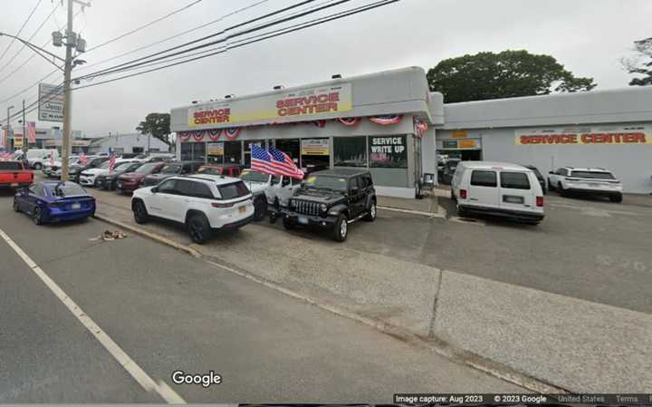 The Merrick Jeep&nbsp;Chrysler Dodge Service Center on&nbsp;Sunrise Highway (Route 27) in Wantagh.&nbsp; &nbsp; &nbsp;