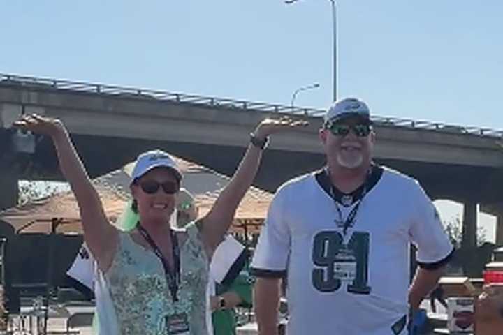 WEDDING TAILGATE: Couple Ties The Knot Before Eagles-Cowboys Game At Financial Field