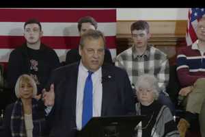 'Get Smoked:' Christie Caught On Hot Mic Before Announcing Prez Race Drop, Reports Say