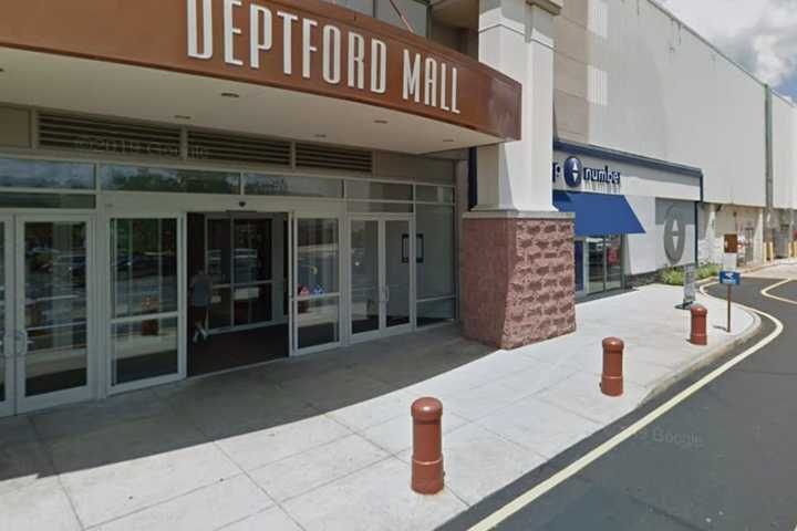 Police Remind Public Of Underage Weekend Ban At Deptford Mall