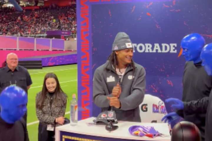 NFL Star From Vineland Entertains Fans At Super Bowl Opening Night