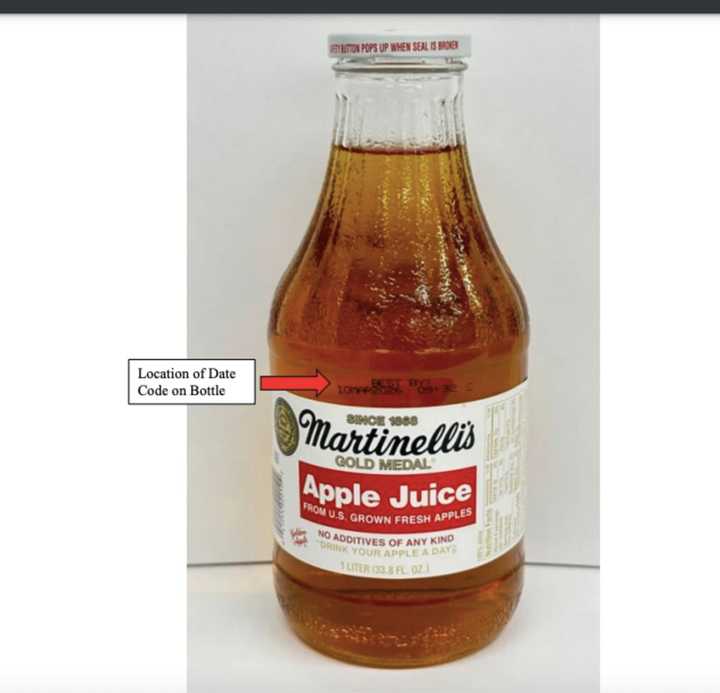 The recalled&nbsp;Martinelli's apple juice sold in 33.8-ounce bottles.