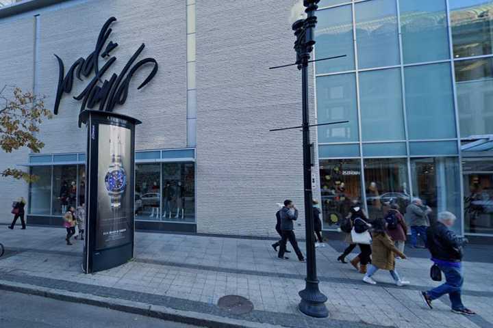 Lord & Taylor Closing Yonkers Store