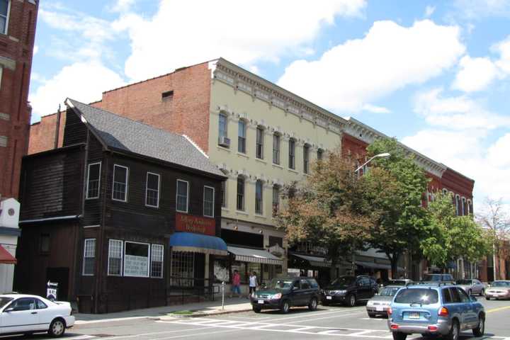 Amherst Seeks To Extend Outdoor Dining Season With 50 Mobile Heaters