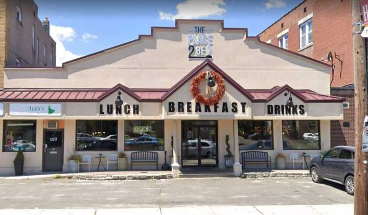 The &#x27;OG&#x27; The Place 2 Be in Hartford serves brunch and big drinks in tiny tubs.