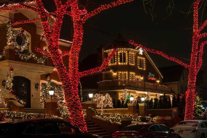 Local Holiday-Lights Maps Feature The Biggest And Best Home Displays In CT