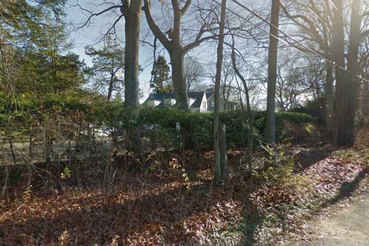 Paul Simon, Edie Brickell Sell New Canaan Estate At $6 Million Loss, Report Says