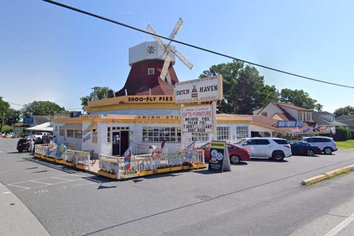 PA Amish Tourist Spot Famous For Shoofly Pie Hits Market For $2.4M