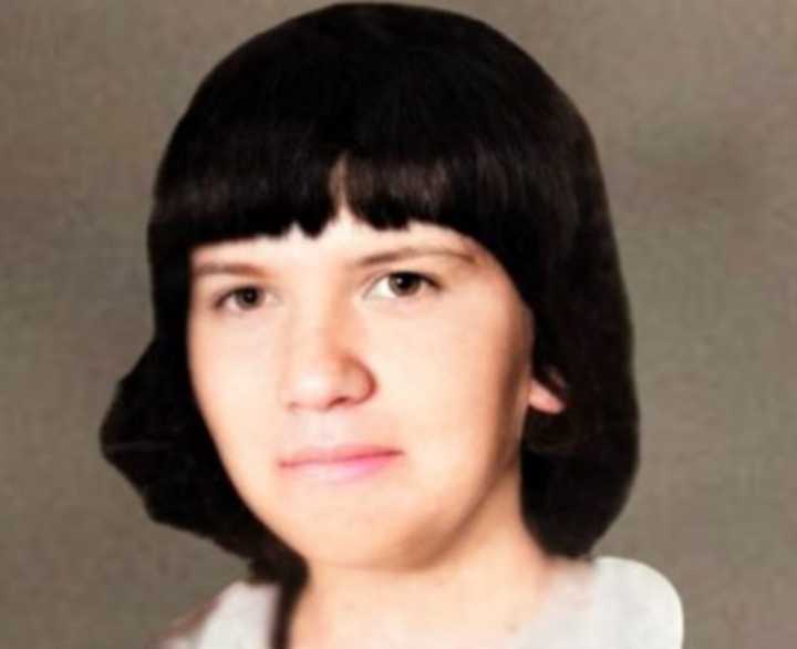 Linda Jean McClure in high school yearbook photo for her senior year.