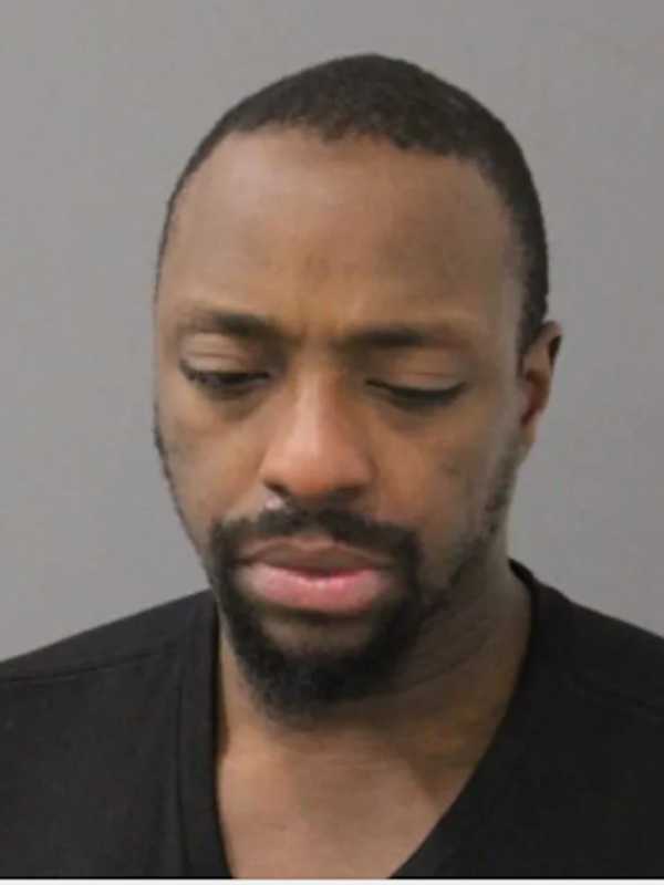 Ledyard Man Nabbed With Weapons In Carry-On Bag At Bradley Airport: Police