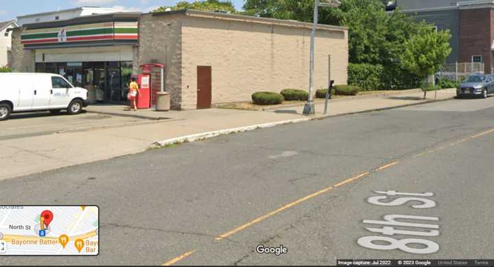 A man was arrested for threatening to shoot Bayonne police at a 7-Eleven.