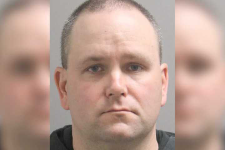 Cracker Barrel Patron Exposes Himself To Multiple Employees While Waiting For Food In VA: PD