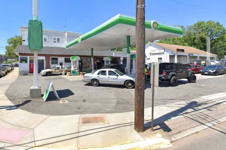 Two Gas Station Attendants Robbed: Hillside PD