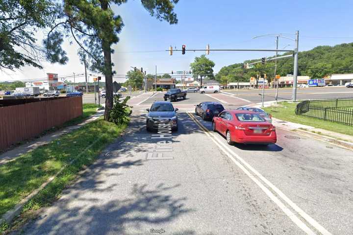 One Killed, Four Hospitalized In Maryland Crash At Busy Intersection: Police